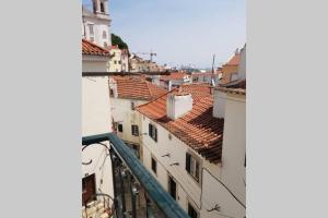 InLoveApartments - Typical Alfama Balcony