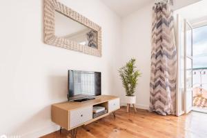 InLoveApartments - Window To Heaven