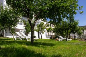 Puerta Bubión Apartamentos