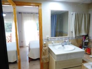 Apartamento con terraza, garaje y piscina a 350m playa