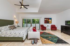 Unique Private Villa with Pools and Golf Cart