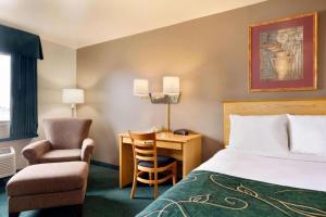 Queen Room - Non-Smoking room in Travelodge by Wyndham Yermo