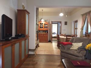 Erdő szélén házikó