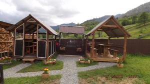 "Файна хата"