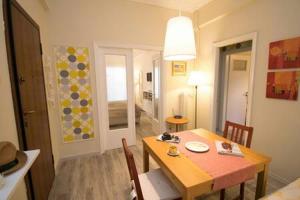 Relaxing by Acropolis