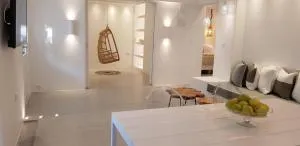 Modern House near Parikia with 3 bedrooms & 2 bath - Ekatondapilianí