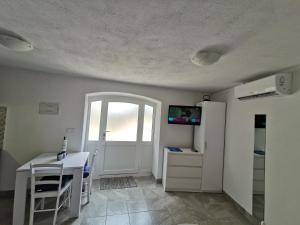 Studio Apartment Mileta