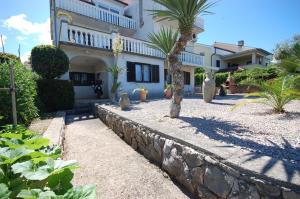 Apartment Margareta by El-Pi Tours