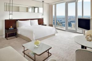 Junior Suite - Exclusive Access to Level 54 Infinity Pool & Club Lounge room in Address Sky View