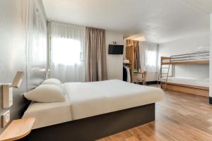 Hotels B&B HOTEL Narbonne 2 : Chambre Quadruple