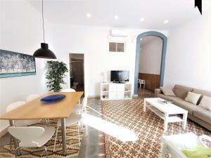 Two-Bedroom Apartment room in Casa con terraza y barbacoa cerca del mar