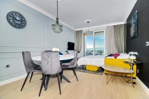 DiVine Luxury Apartment Purple 