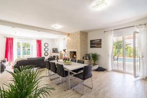 Luxurious Mediterranean house (8+2) near to the beautiful beaches