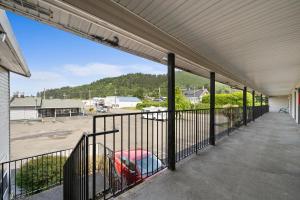 Garibaldi Inn at the Bay