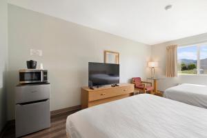 Garibaldi Inn at the Bay
