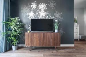 M&J Apartments - Garden Gates