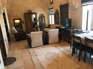 Kasr-i Abbas Hotel