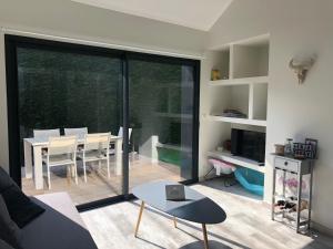 Appartements t2 independant dans maison avec piscine proche bordeaux : photos des chambres