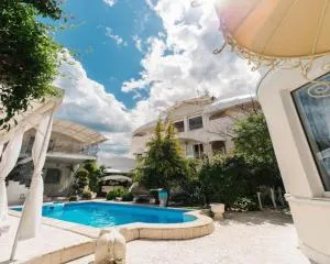 Farneliya club-hotel - Baraboy Pervyy