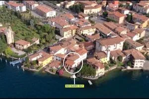 Historic house by the lake La Renée Casa Vacanza - Predore