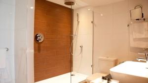 Twin Room room in Holiday Inn London - Wembley an IHG Hotel
