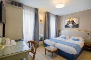 Double Room with Two Single Beds room in Best Western Au Trocadéro