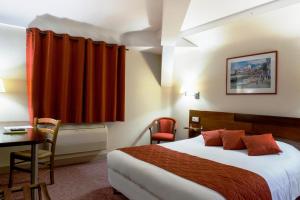 Hotels Hotel Les Tilleuls, Bourges : photos des chambres