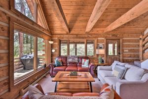 Quiet Guffey Getaway w Private Deck, Pond & Canoe
