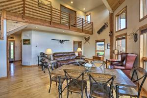 2 Mi to Granby Ranch: Granby Home w Hot Tub!