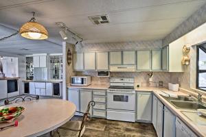 House with Golf Course View and Pool Access!