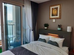 SunriseHotel JuniorSuite room11F Ocean view, Netflix O