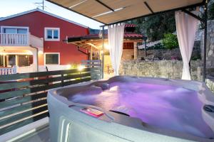 Holiday house with jacuzzi