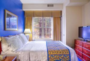 Queen Suite with Two Queen Beds and Mobility Accessible Tub room in SureStay Studio by Best Western Charlotte Executive Park