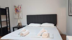 Olive Apartment- Athens Center, 4 BD, 1.5 BATH