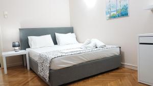 Olive Apartment- Athens Center, 4 BD, 1.5 BATH