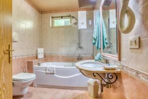 Queen Room with Spa Bath room in Hotel Des Reves
