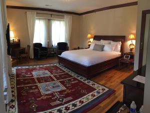 Superior King Room room in Dartmouth House