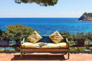 Front Line Sea Villa In Mallorca Up to 6 Guests