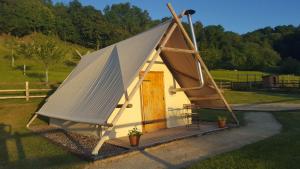 Tentes de luxe La P'tite ferme de la Vie : photos des chambres