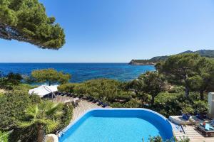 Front Line Sea Villa In Mallorca Up to 6 Guests