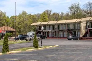 Econo Lodge Inn & Suites Lake Harmony - Pocono Mountains Area - وايت هافن