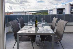 Pool Apartments & Rooms Mare