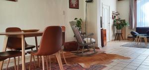 Close to centre, 3 rooms, 2 bathr & wc, free parking & wifi, spacious living area & kitchen