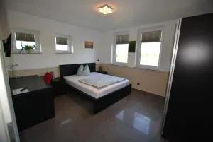 GS戴蓬欣旅馆 - 吕塞尔斯海姆