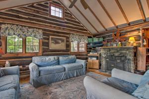 Waterfront Lake George Cabin Walk to Water