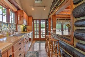 Waterfront Lake George Cabin Walk to Water