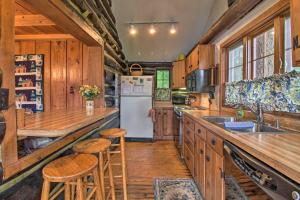 Waterfront Lake George Cabin Walk to Water