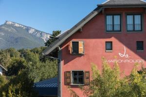 Hotels La maison rouge 3* : photos des chambres