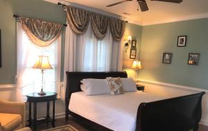 A Williamsburg White House Inn