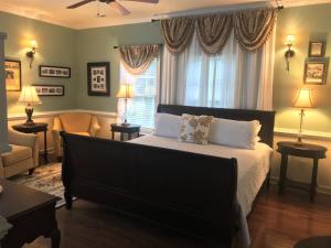 A Williamsburg White House Inn